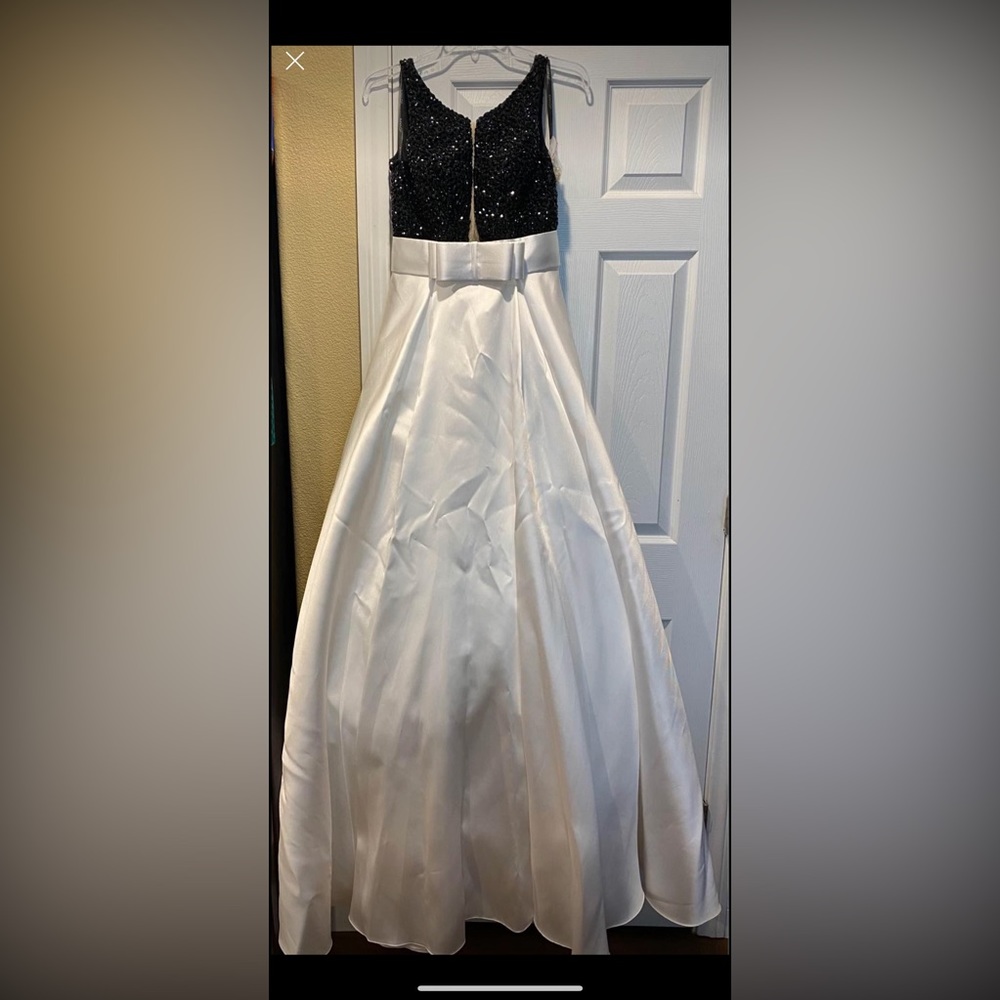 Beautiful New Jovani Black and White Gown size 2
